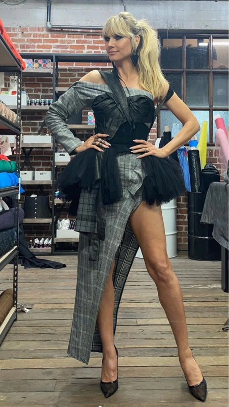 HEIDI KLUM WEARING MESH STILETTO NOIR